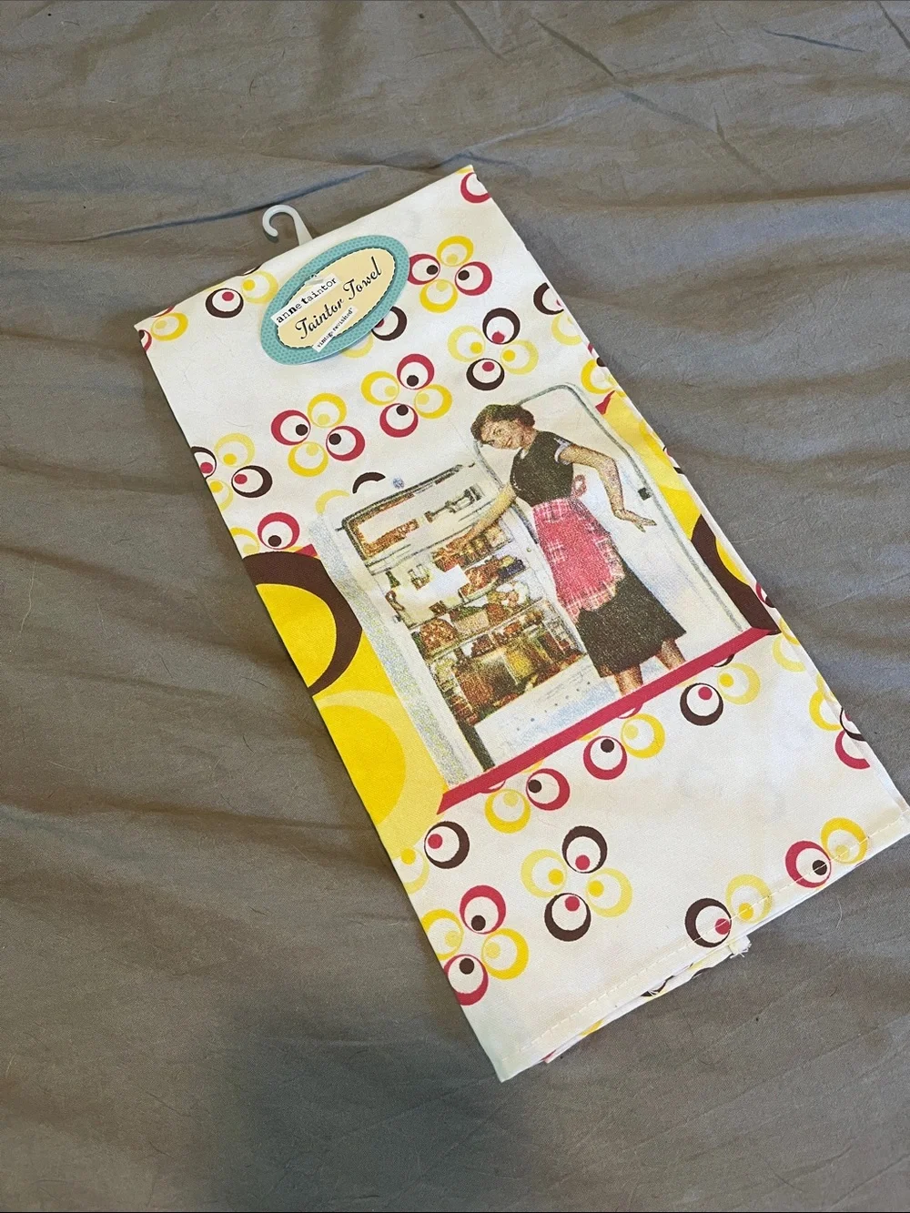 Vintage-Style Kitchen Towel in White, Yellow, Pink & Brown - Unbranded